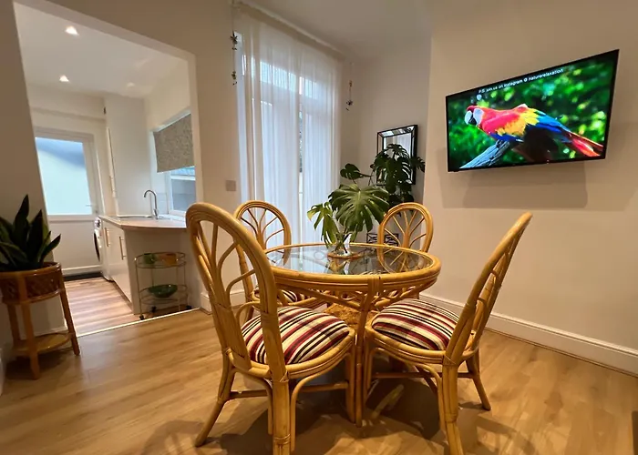 2025 Award Winner Liverpool Cherry House - 4 Bedrooms