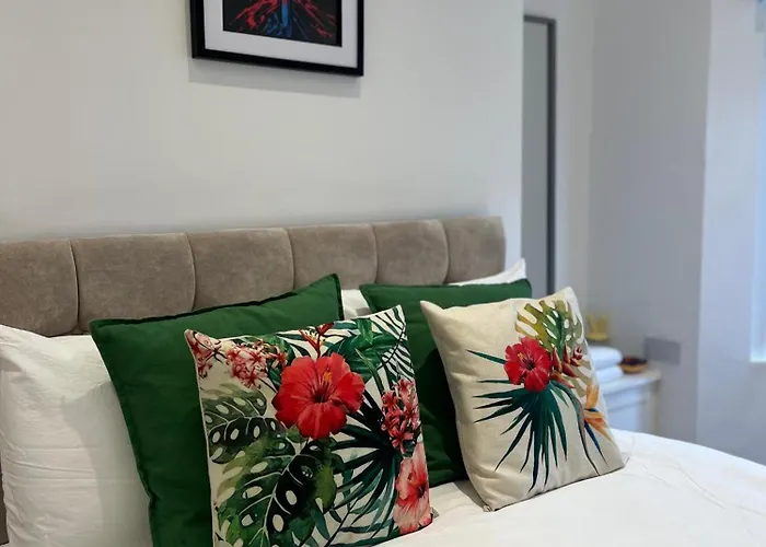 2025 Award Winner Liverpool Cherry House - 4 Bedrooms