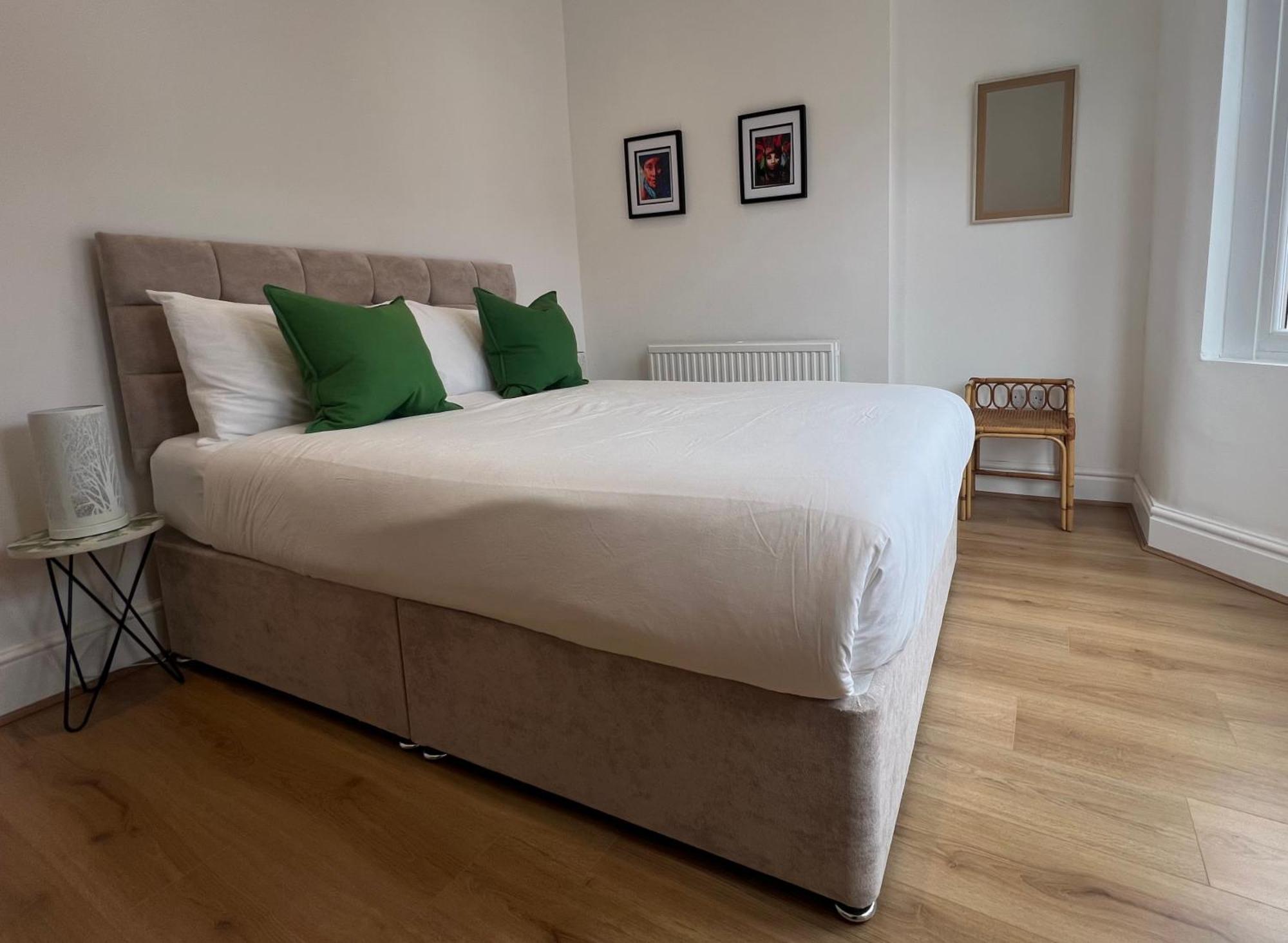 2025 Award Winner Cherry House - 4 Bedrooms Holiday home