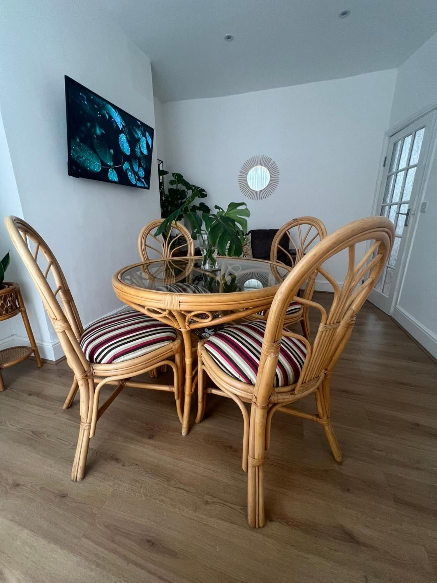 2025 Award Winner Cherry House - 4 Bedrooms Holiday home *