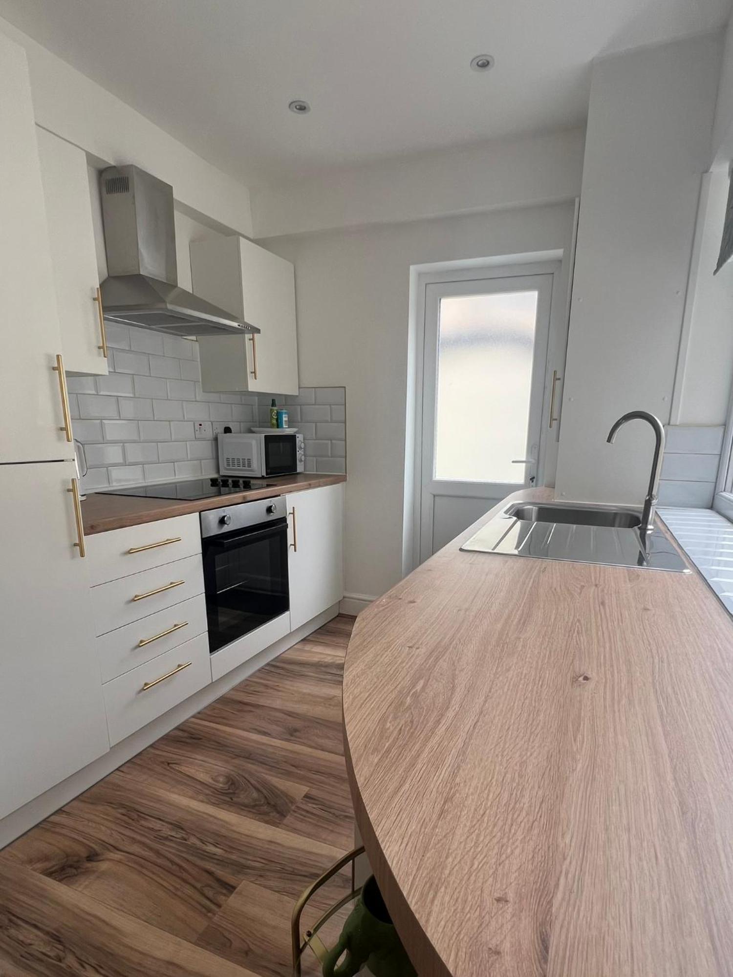 2025 Award Winner Cherry House - 4 Bedrooms Holiday home Liverpool