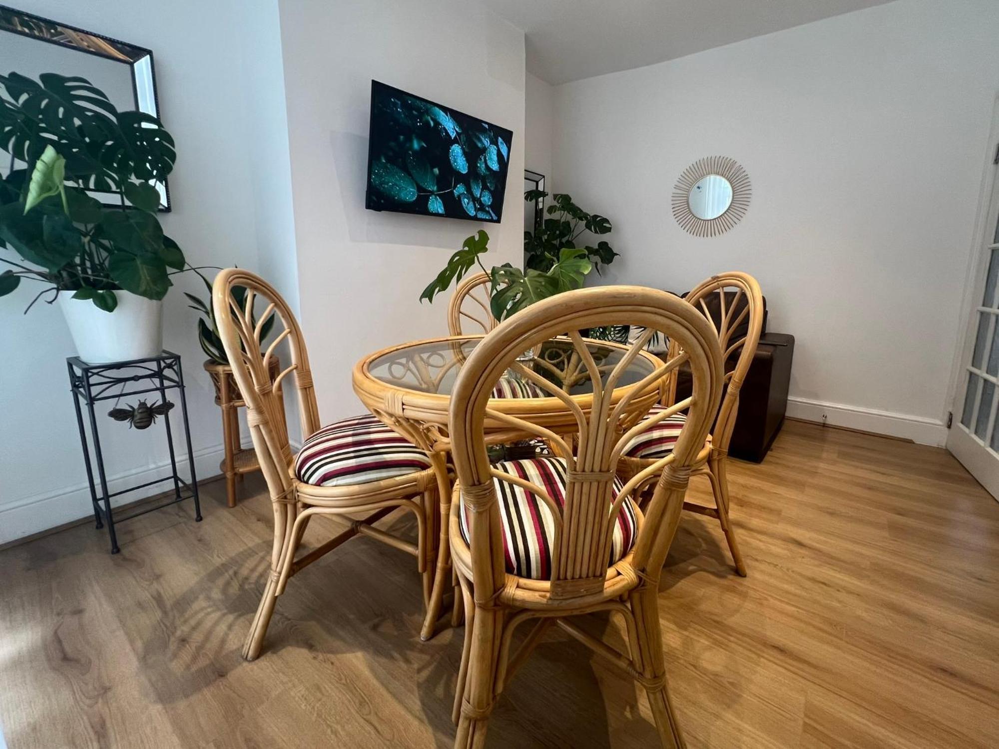 Holiday home 2025 Award Winner Cherry House - 4 Bedrooms Liverpool