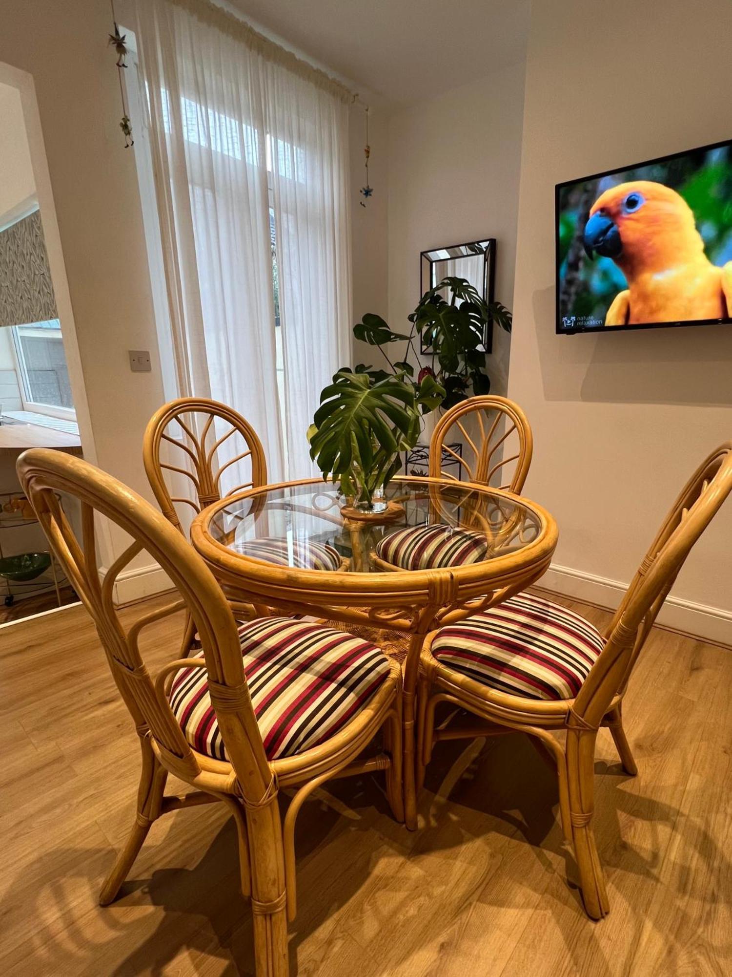 2025 Award Winner Cherry House - 4 Bedrooms Holiday home Liverpool