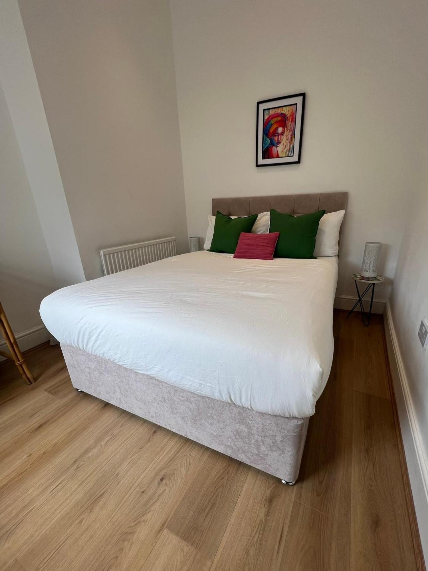 2025 Award Winner Cherry House - 4 Bedrooms Holiday home Liverpool